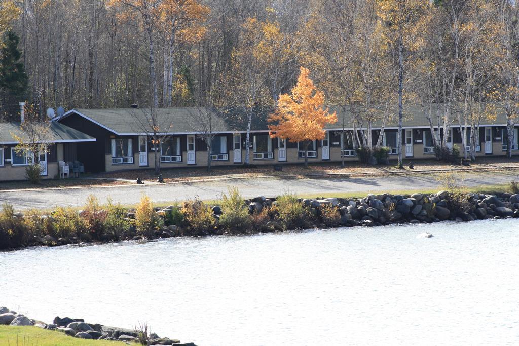 Carolyn Beach Inn Thessalon Exterior foto