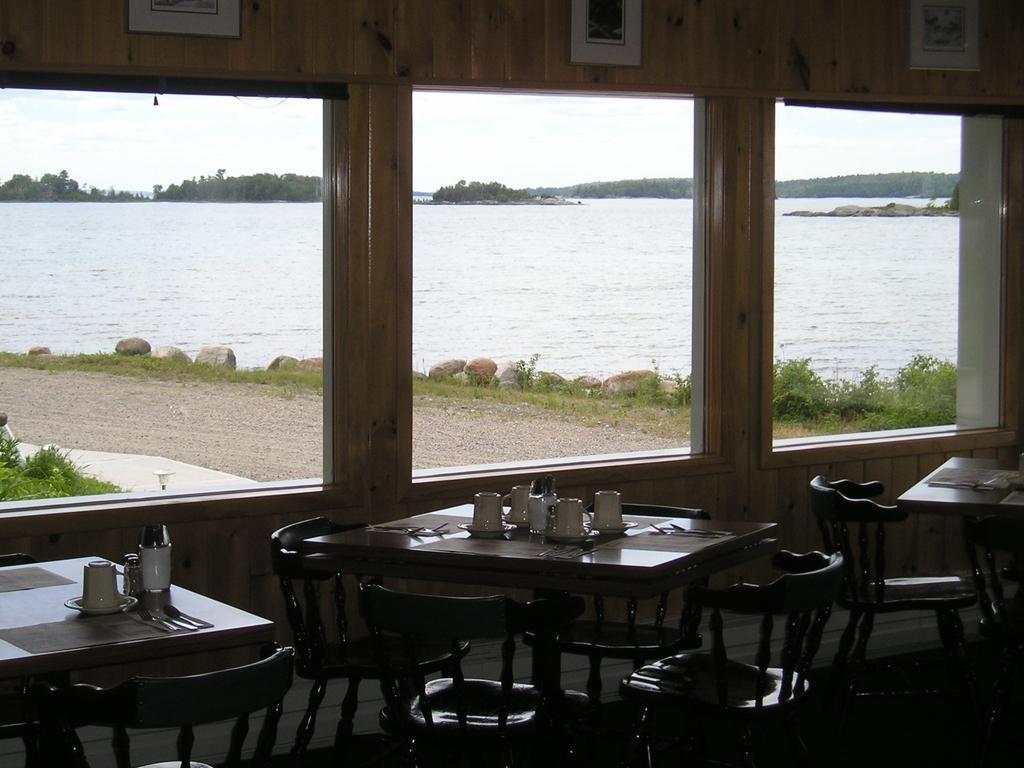 Carolyn Beach Inn Thessalon Exterior foto