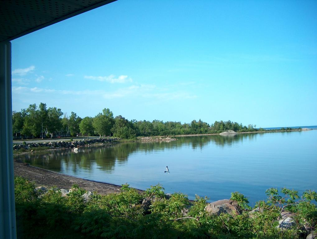 Carolyn Beach Inn Thessalon Exterior foto