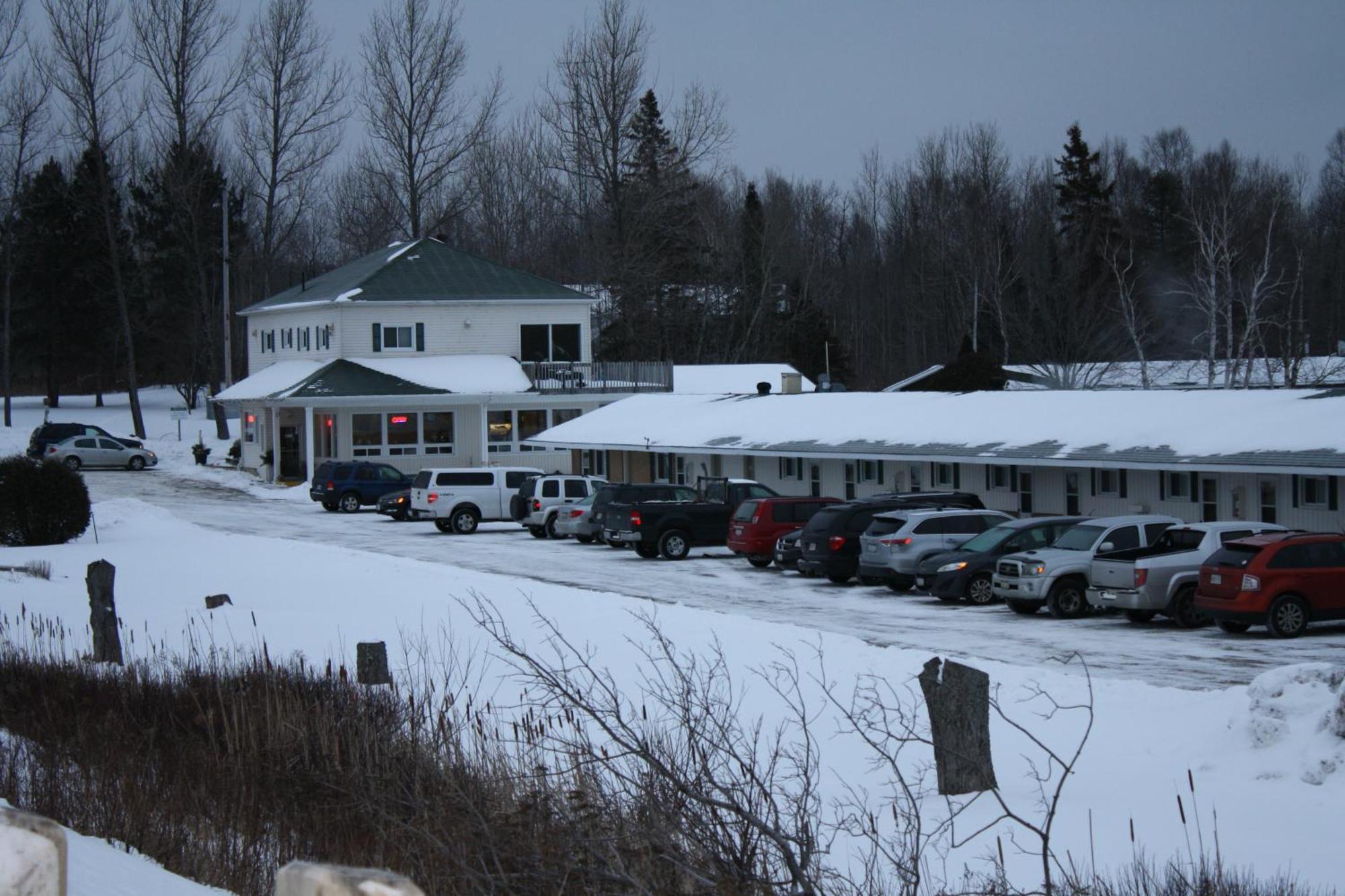 Carolyn Beach Inn Thessalon Exterior foto