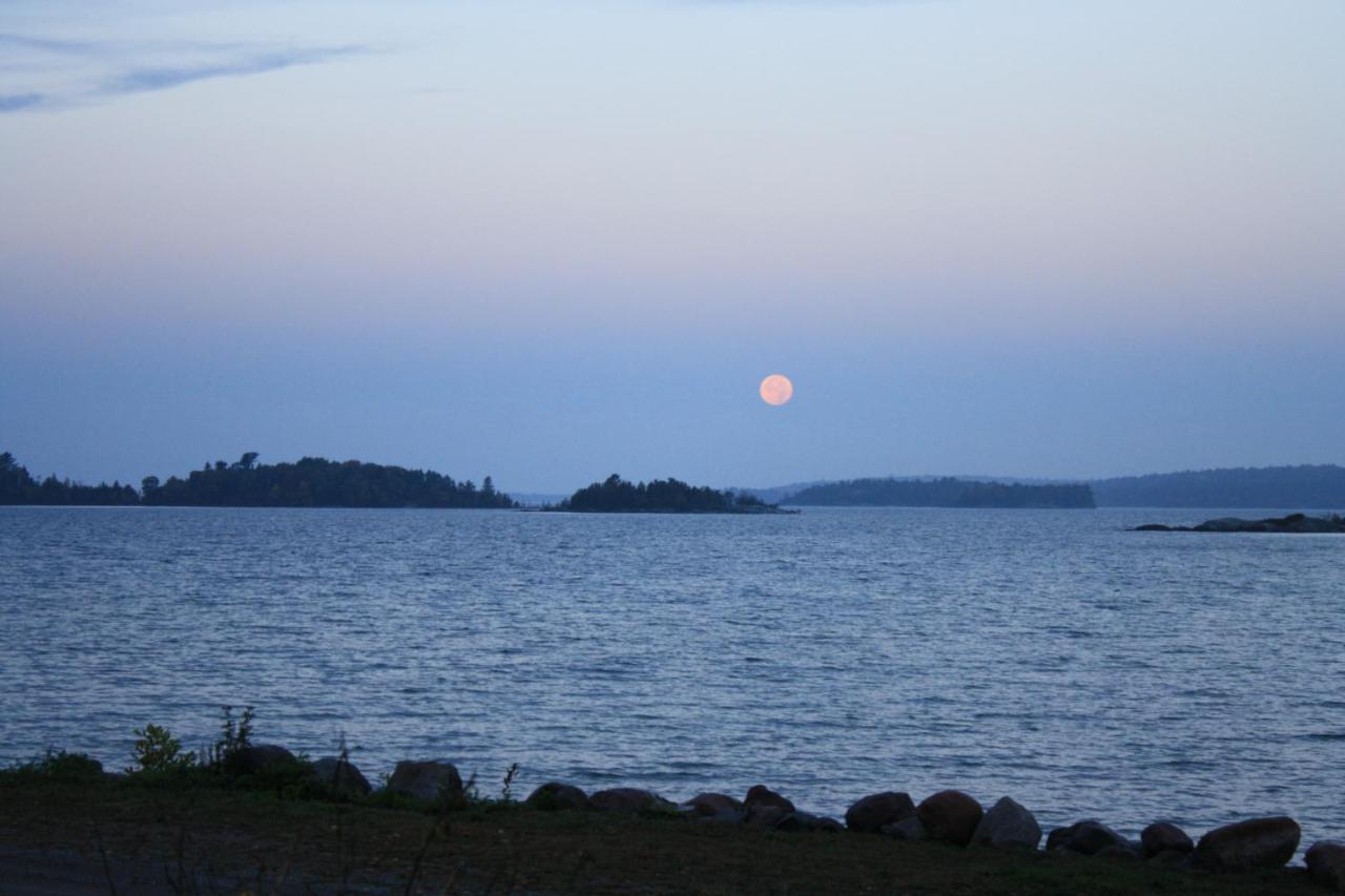 Carolyn Beach Inn Thessalon Exterior foto